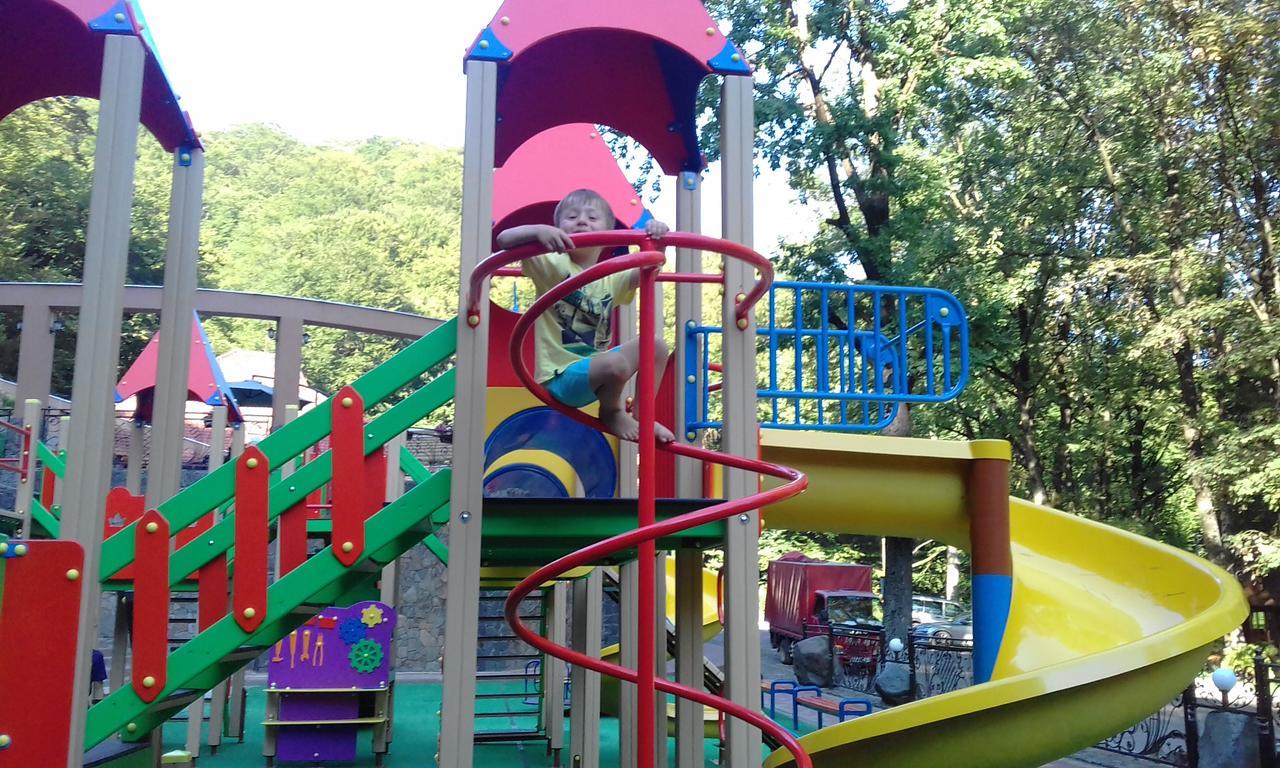 Zatyshok Hotel Svalyava Luaran gambar